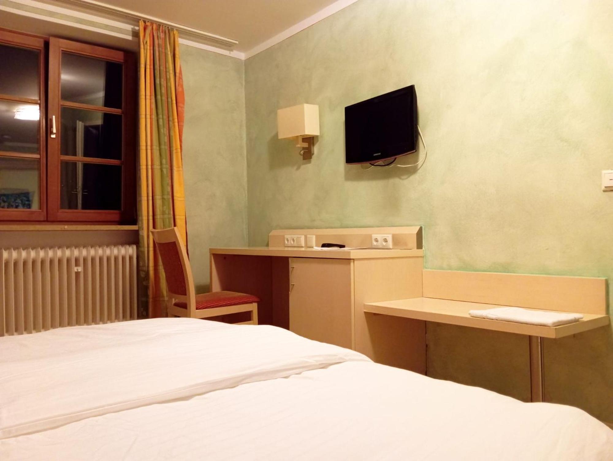 Eichen Schloessl Hotel Munich Exterior photo
